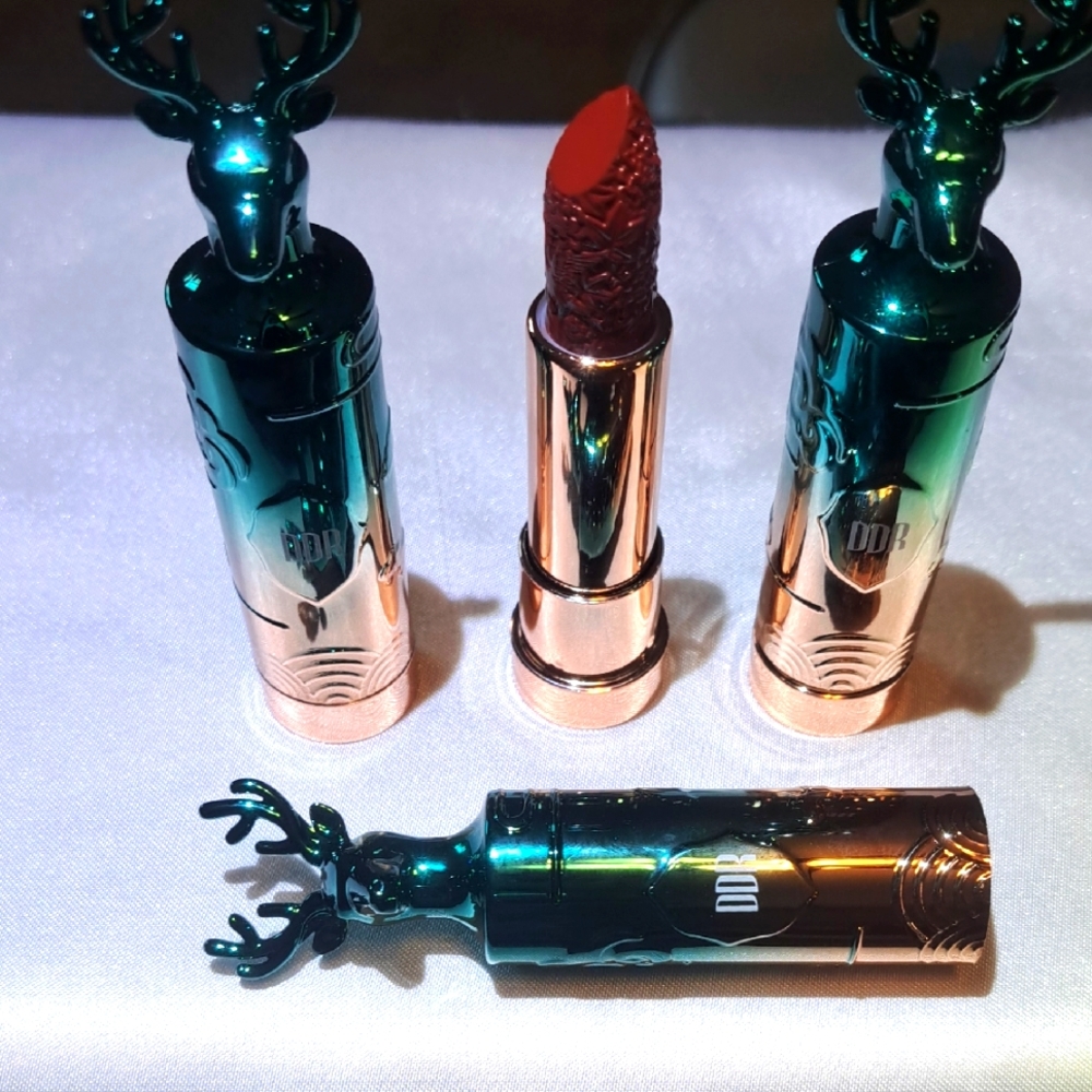 Luxurious Deer-Themed Lipstick - Bold Red